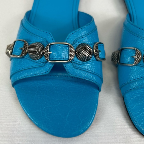Balenciaga
Cagole flat sandals - Picture 3 of 7